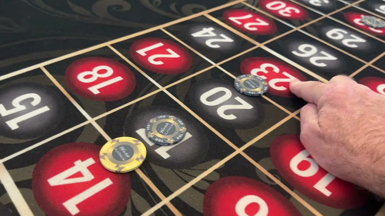 Mesa de casino en vivo con crupier real transmitiendo en directo